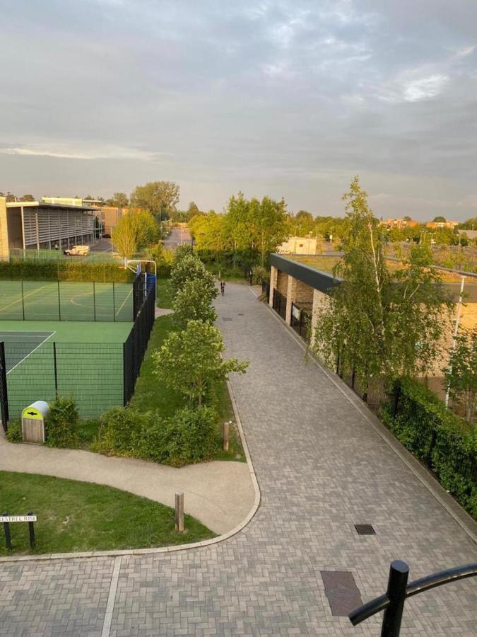 Contemporary Trumpington Apartment With Self Check-In ,Free On-Site Parking, Terrace, Super Fast Wifi & 5 Mins Drive To Papworth & Addenbrookes Hospitals 剑桥 外观 照片