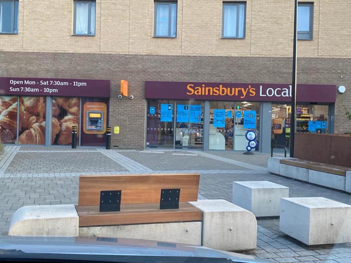 Contemporary Trumpington Apartment With Self Check-In ,Free On-Site Parking, Terrace, Super Fast Wifi & 5 Mins Drive To Papworth & Addenbrookes Hospitals 剑桥 外观 照片