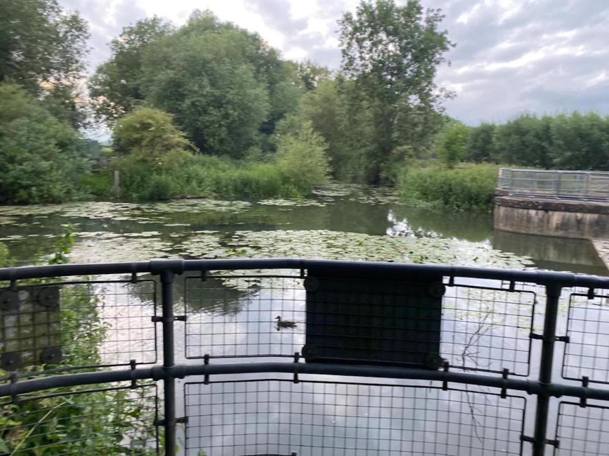 Contemporary Trumpington Apartment With Self Check-In ,Free On-Site Parking, Terrace, Super Fast Wifi & 5 Mins Drive To Papworth & Addenbrookes Hospitals 剑桥 外观 照片