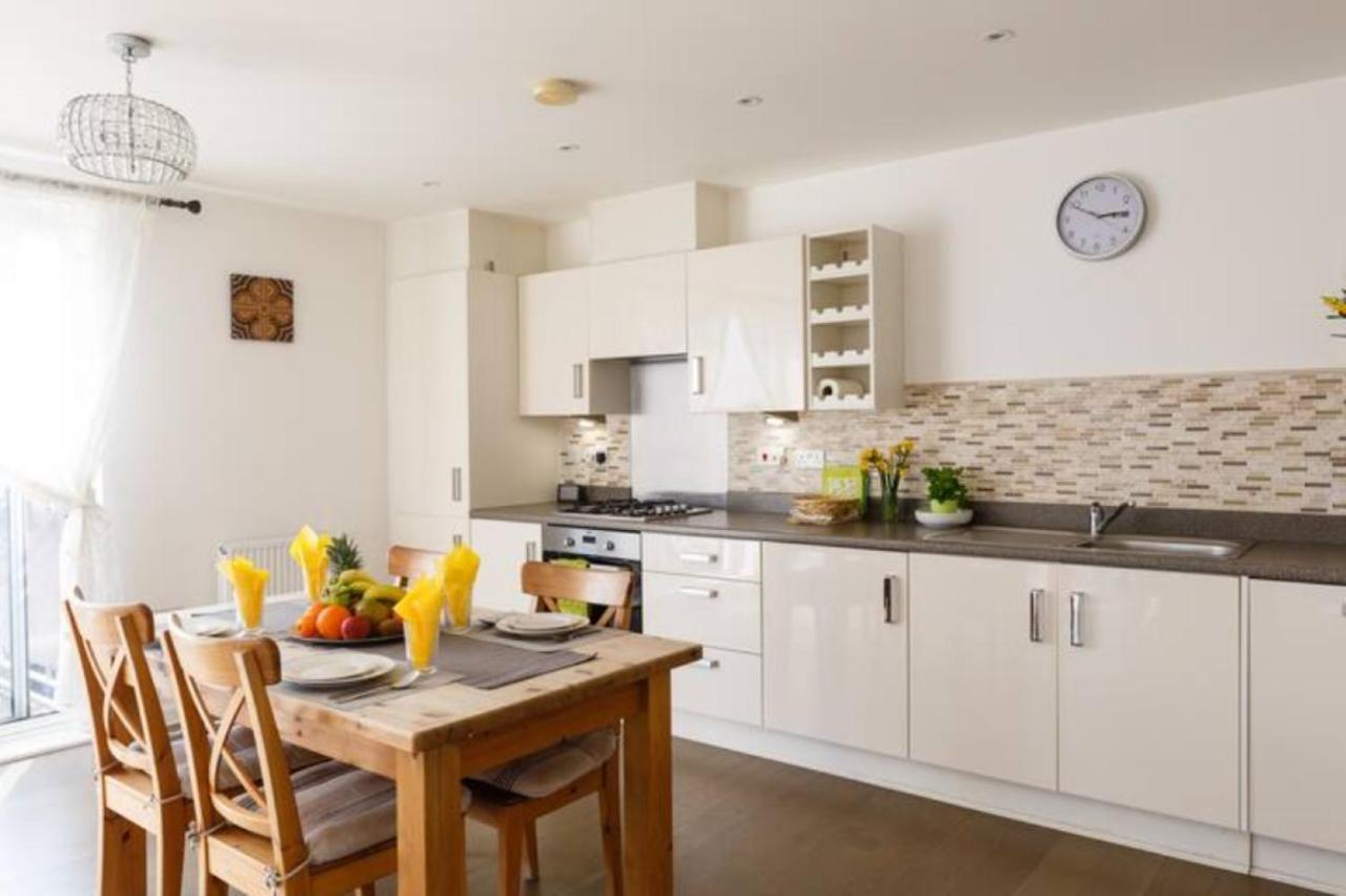 Contemporary Trumpington Apartment With Self Check-In ,Free On-Site Parking, Terrace, Super Fast Wifi & 5 Mins Drive To Papworth & Addenbrookes Hospitals 剑桥 外观 照片