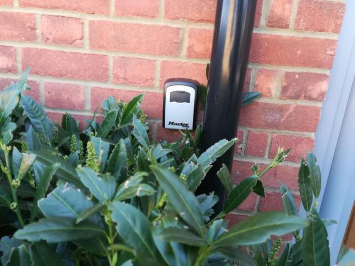 Contemporary Trumpington Apartment With Self Check-In ,Free On-Site Parking, Terrace, Super Fast Wifi & 5 Mins Drive To Papworth & Addenbrookes Hospitals 剑桥 外观 照片