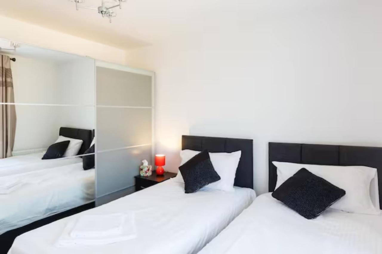 Contemporary Trumpington Apartment With Self Check-In ,Free On-Site Parking, Terrace, Super Fast Wifi & 5 Mins Drive To Papworth & Addenbrookes Hospitals 剑桥 外观 照片