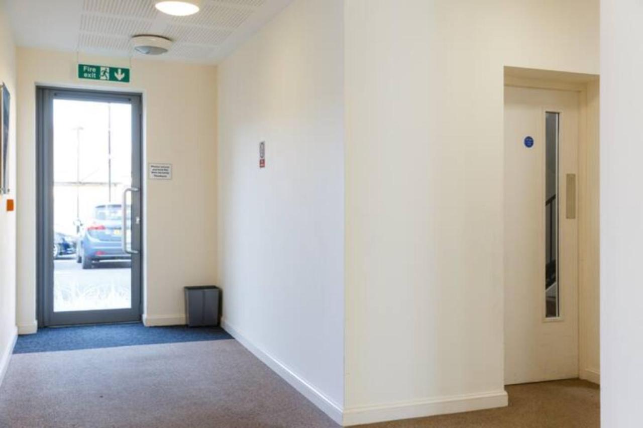 Contemporary Trumpington Apartment With Self Check-In ,Free On-Site Parking, Terrace, Super Fast Wifi & 5 Mins Drive To Papworth & Addenbrookes Hospitals 剑桥 外观 照片