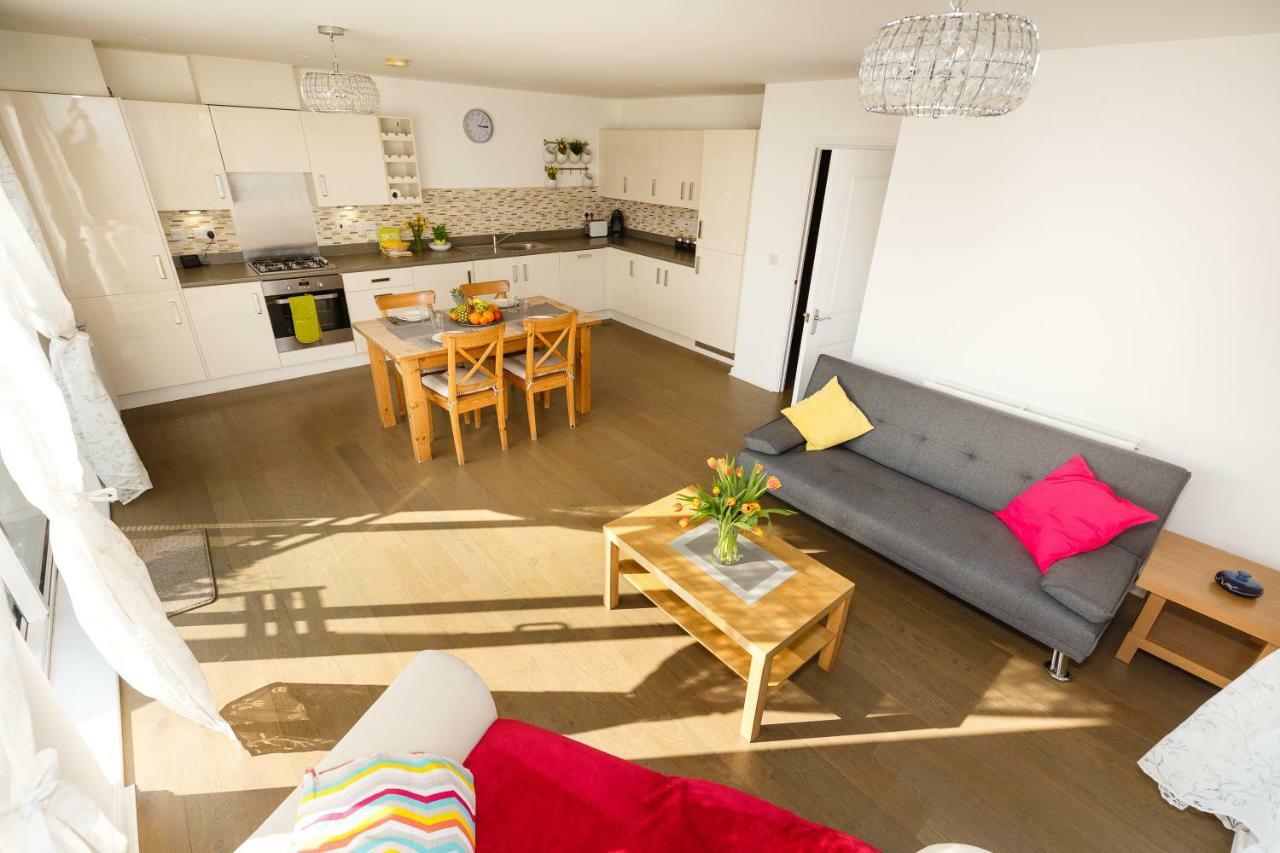 Contemporary Trumpington Apartment With Self Check-In ,Free On-Site Parking, Terrace, Super Fast Wifi & 5 Mins Drive To Papworth & Addenbrookes Hospitals 剑桥 外观 照片