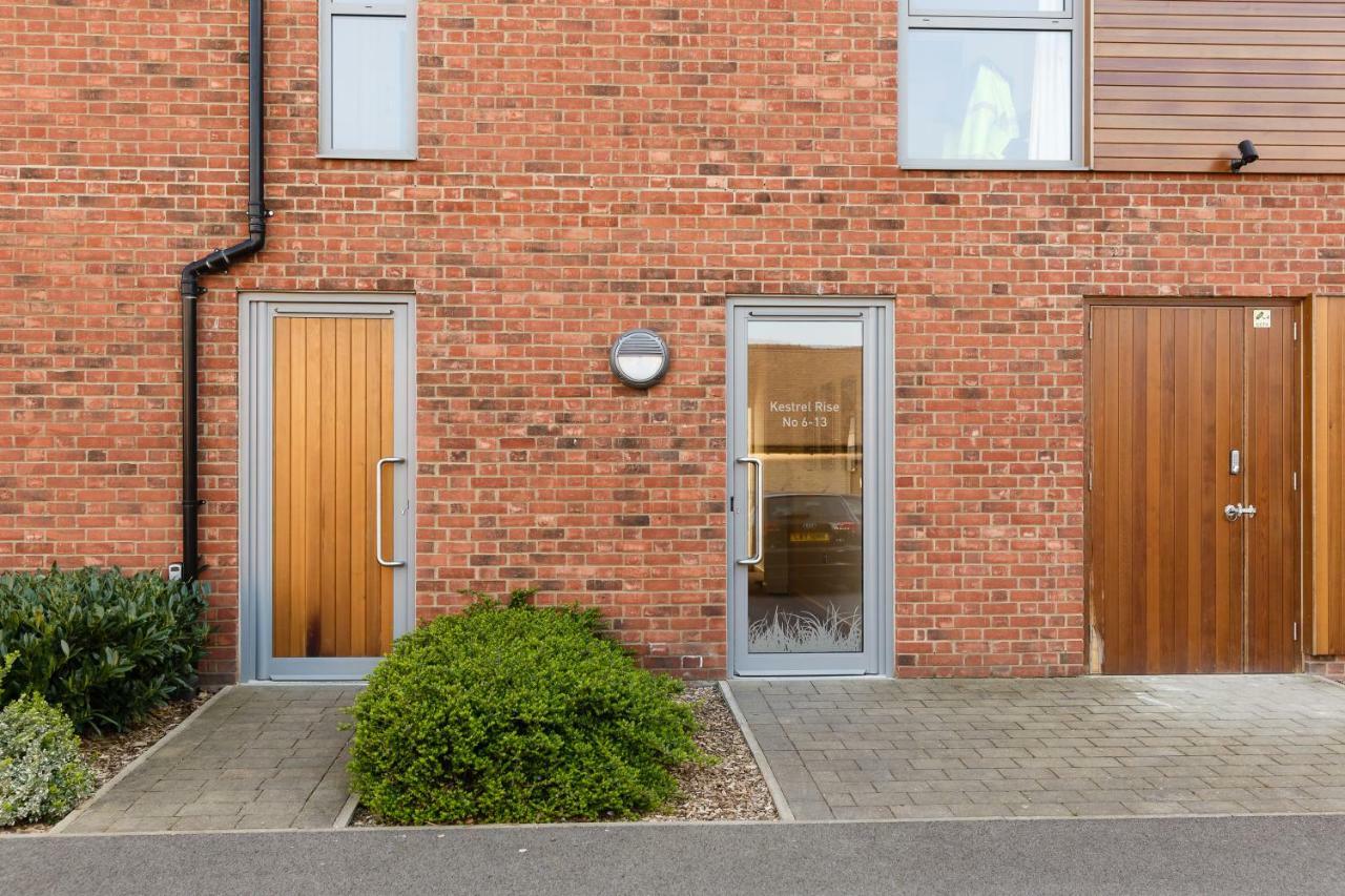Contemporary Trumpington Apartment With Self Check-In ,Free On-Site Parking, Terrace, Super Fast Wifi & 5 Mins Drive To Papworth & Addenbrookes Hospitals 剑桥 外观 照片