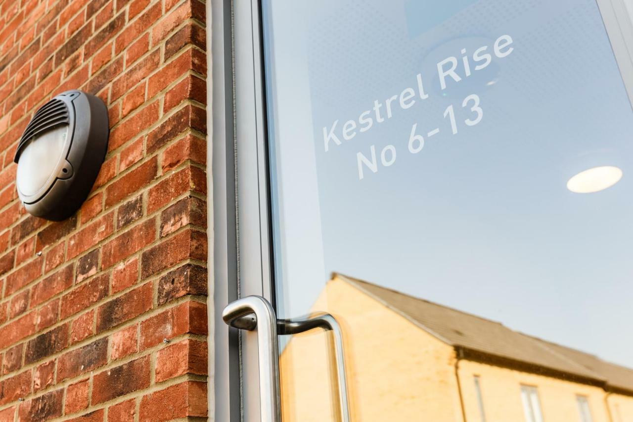 Contemporary Trumpington Apartment With Self Check-In ,Free On-Site Parking, Terrace, Super Fast Wifi & 5 Mins Drive To Papworth & Addenbrookes Hospitals 剑桥 外观 照片