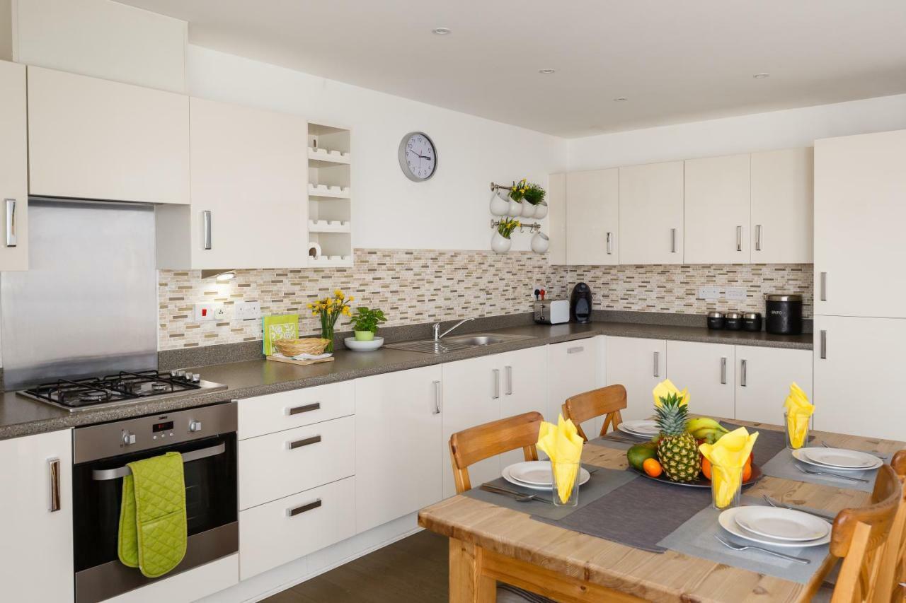 Contemporary Trumpington Apartment With Self Check-In ,Free On-Site Parking, Terrace, Super Fast Wifi & 5 Mins Drive To Papworth & Addenbrookes Hospitals 剑桥 外观 照片