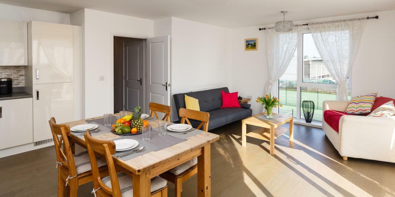Contemporary Trumpington Apartment With Self Check-In ,Free On-Site Parking, Terrace, Super Fast Wifi & 5 Mins Drive To Papworth & Addenbrookes Hospitals 剑桥 外观 照片