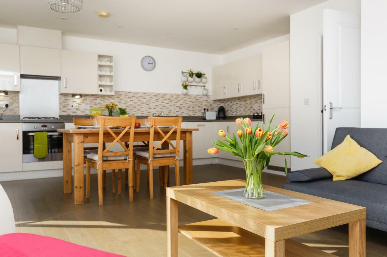 Contemporary Trumpington Apartment With Self Check-In ,Free On-Site Parking, Terrace, Super Fast Wifi & 5 Mins Drive To Papworth & Addenbrookes Hospitals 剑桥 外观 照片