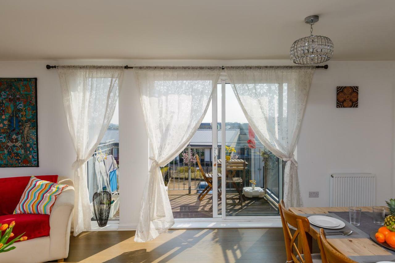 Contemporary Trumpington Apartment With Self Check-In ,Free On-Site Parking, Terrace, Super Fast Wifi & 5 Mins Drive To Papworth & Addenbrookes Hospitals 剑桥 外观 照片