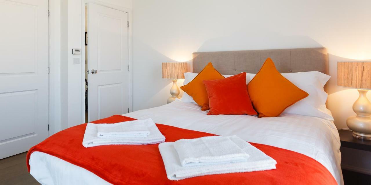 Contemporary Trumpington Apartment With Self Check-In ,Free On-Site Parking, Terrace, Super Fast Wifi & 5 Mins Drive To Papworth & Addenbrookes Hospitals 剑桥 外观 照片