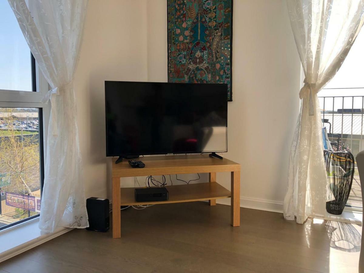 Contemporary Trumpington Apartment With Self Check-In ,Free On-Site Parking, Terrace, Super Fast Wifi & 5 Mins Drive To Papworth & Addenbrookes Hospitals 剑桥 外观 照片