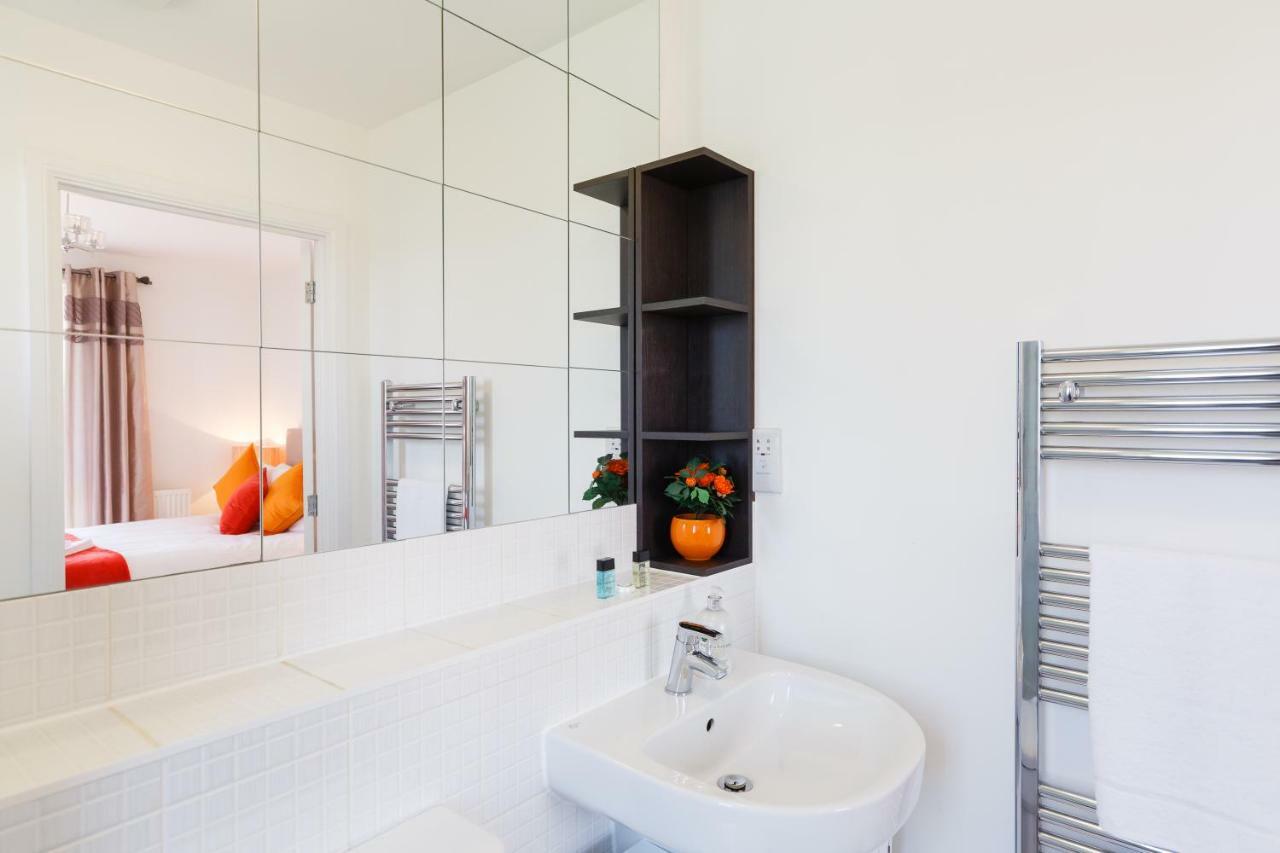 Contemporary Trumpington Apartment With Self Check-In ,Free On-Site Parking, Terrace, Super Fast Wifi & 5 Mins Drive To Papworth & Addenbrookes Hospitals 剑桥 外观 照片