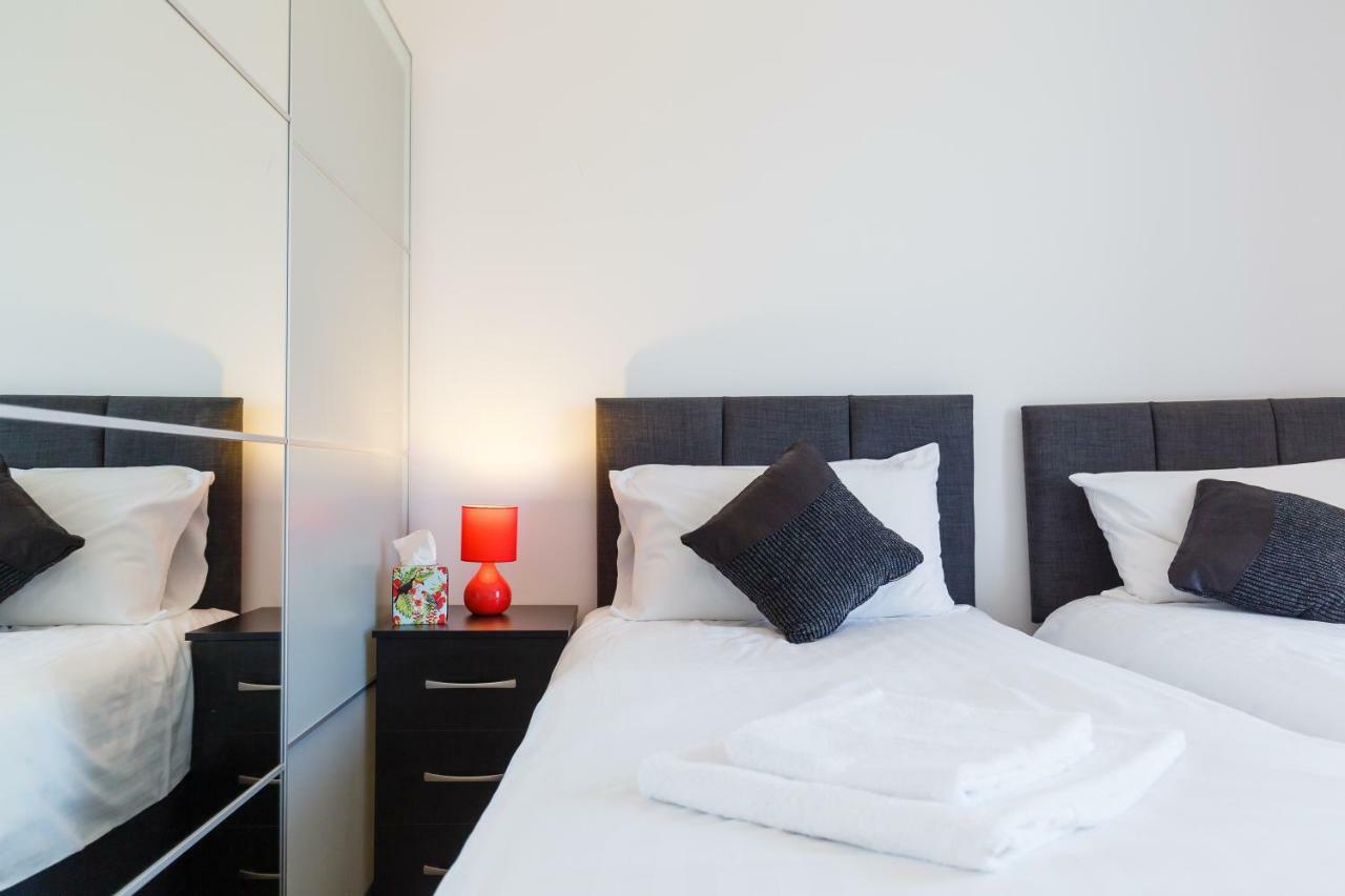 Contemporary Trumpington Apartment With Self Check-In ,Free On-Site Parking, Terrace, Super Fast Wifi & 5 Mins Drive To Papworth & Addenbrookes Hospitals 剑桥 外观 照片