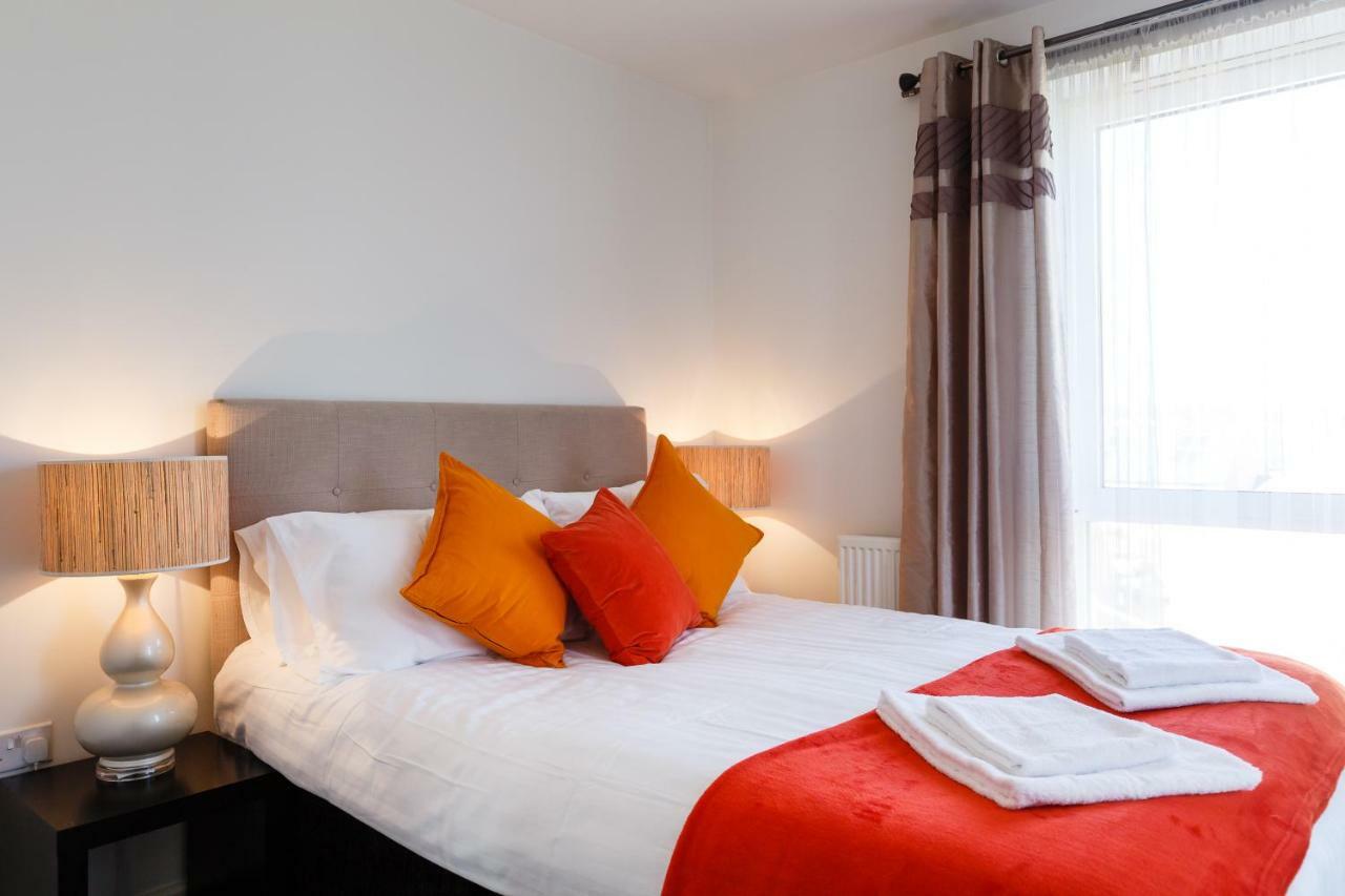 Contemporary Trumpington Apartment With Self Check-In ,Free On-Site Parking, Terrace, Super Fast Wifi & 5 Mins Drive To Papworth & Addenbrookes Hospitals 剑桥 外观 照片
