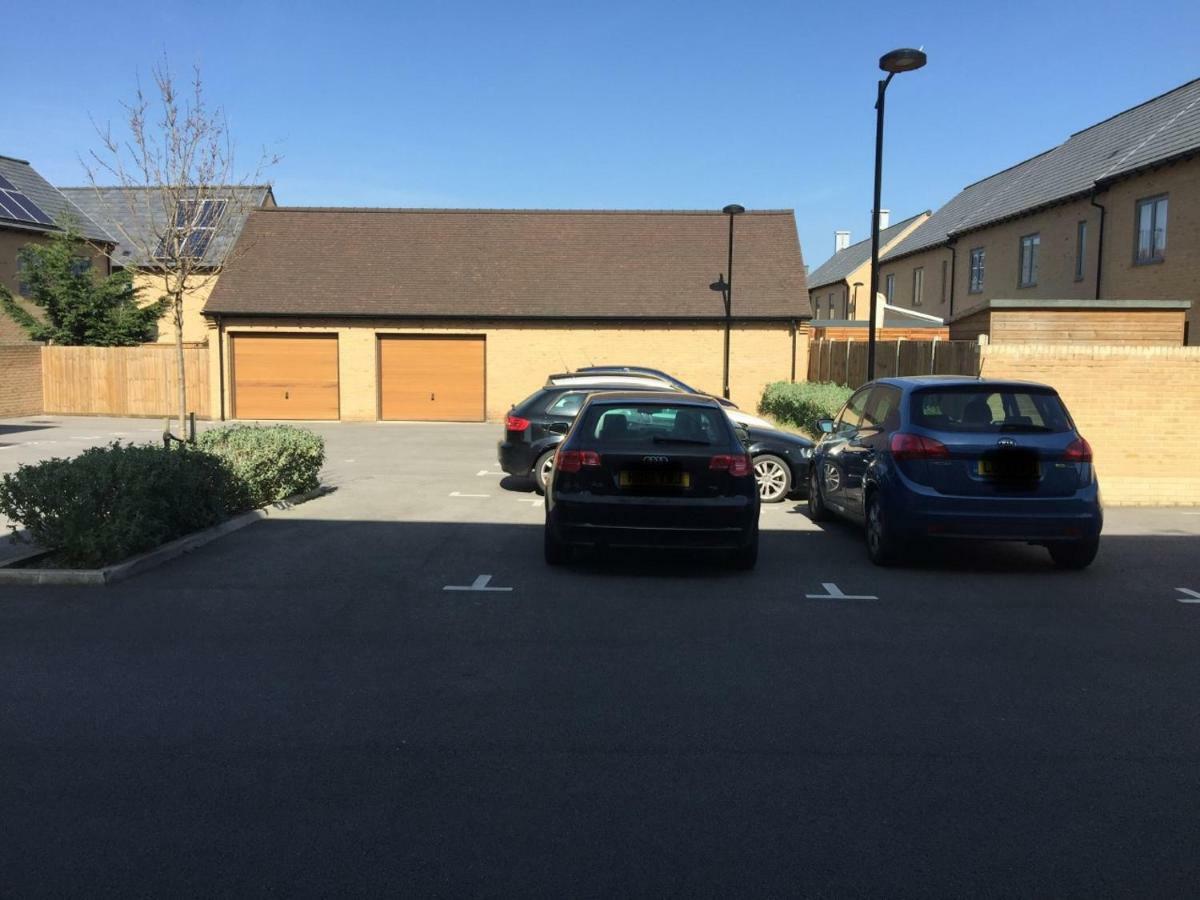 Contemporary Trumpington Apartment With Self Check-In ,Free On-Site Parking, Terrace, Super Fast Wifi & 5 Mins Drive To Papworth & Addenbrookes Hospitals 剑桥 外观 照片